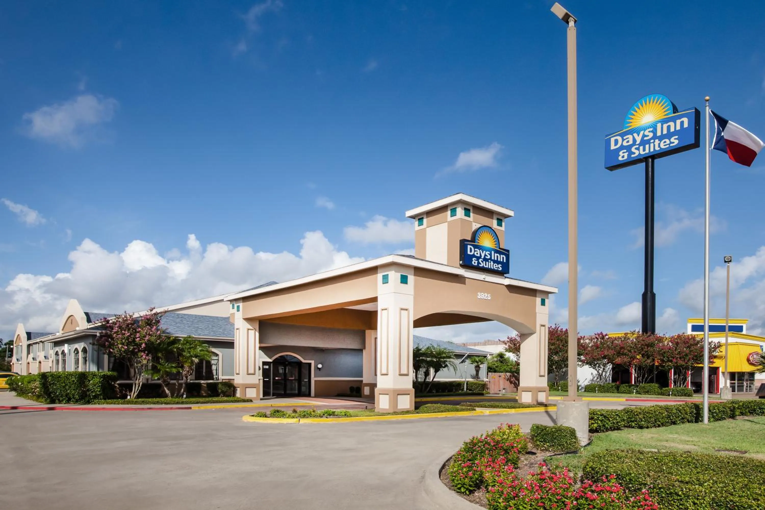 Property building in Days Inn & Suites by Wyndham Corpus Christi Central