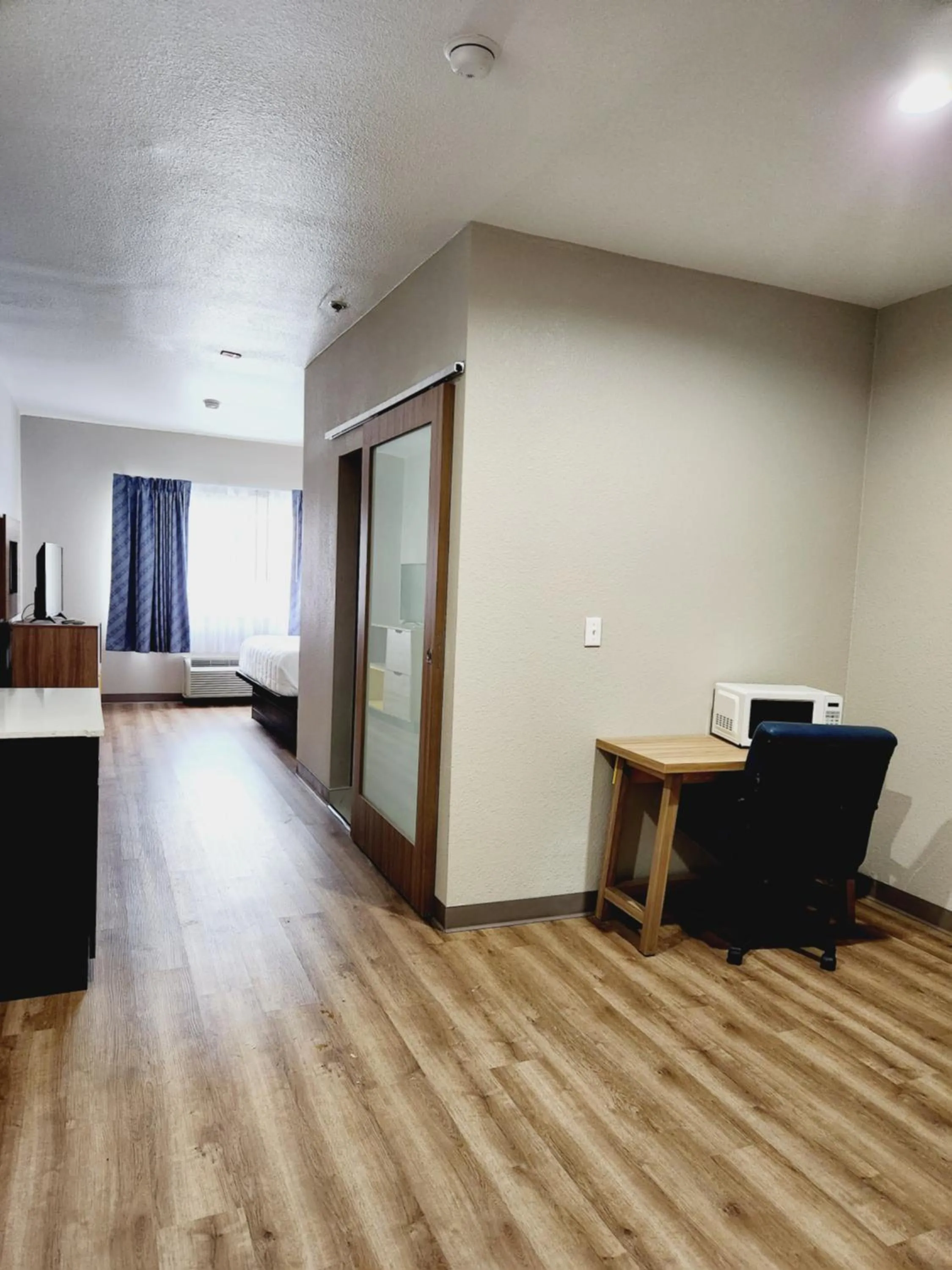 Days Inn & Suites by Wyndham Corpus Christi Central