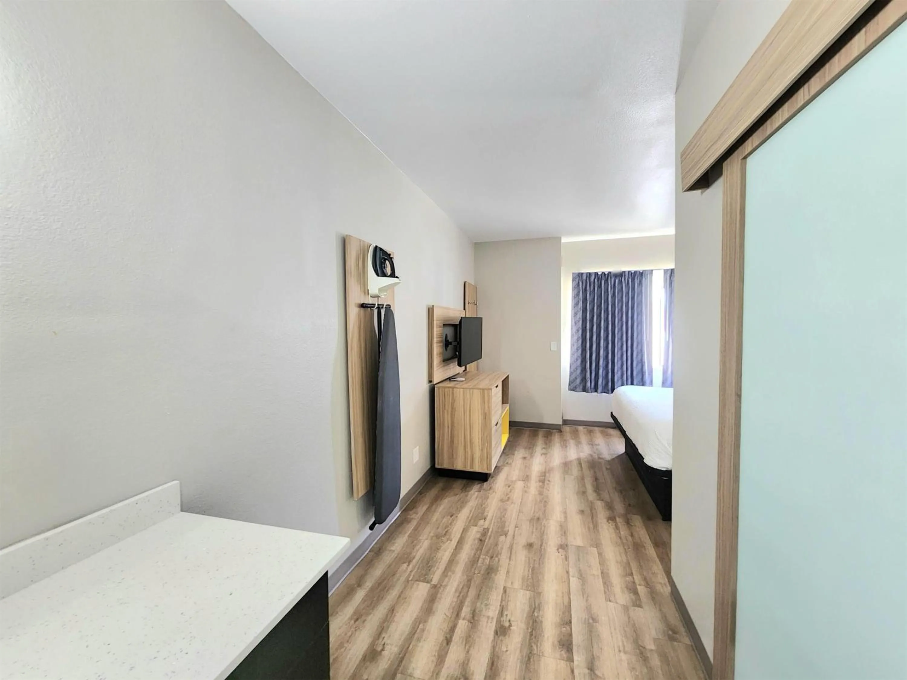 Photo of the whole room, Bed in Days Inn & Suites by Wyndham Corpus Christi Central