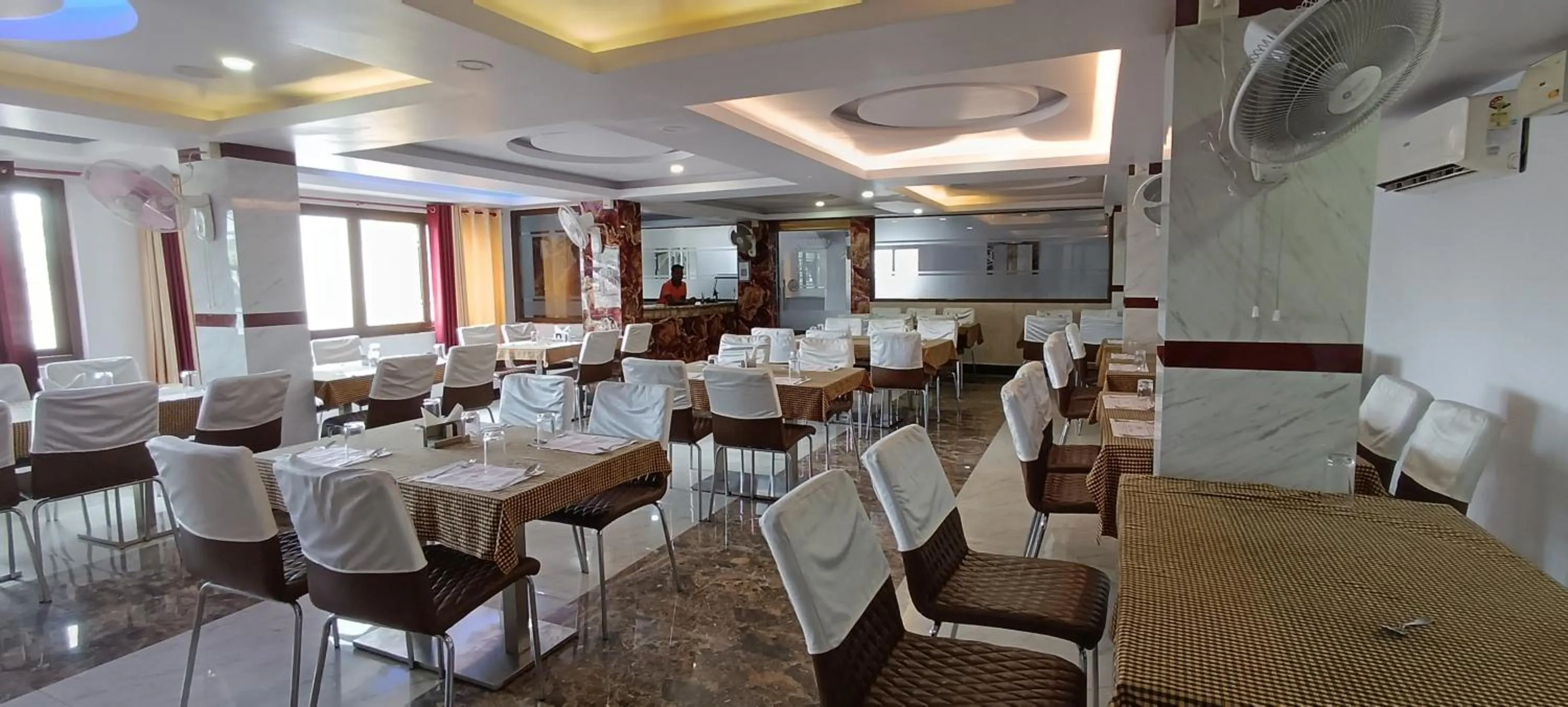 Restaurant/places to eat in Hotel Vedant