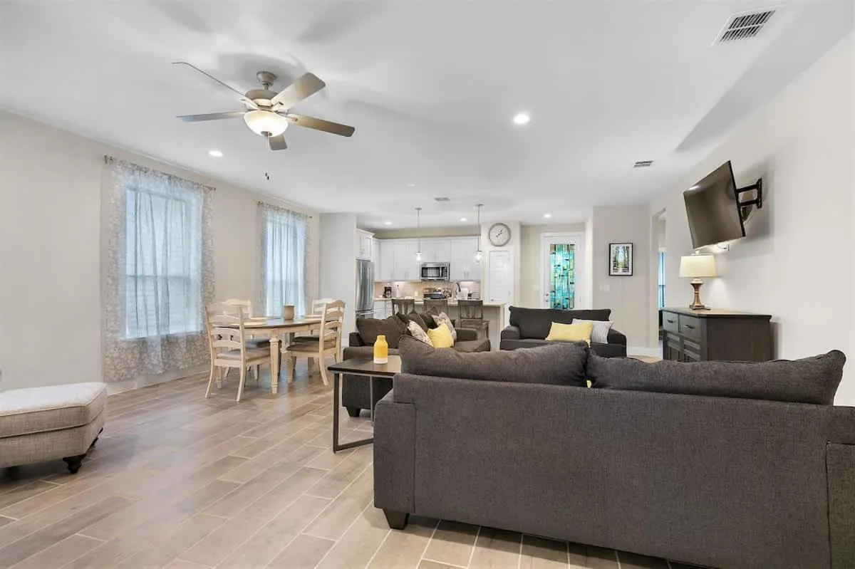 Living room in Pristine 3-bedroom Home Near Canyon Lake!