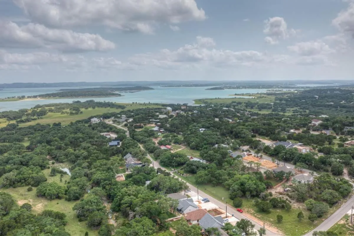 Property building in Pristine 3-bedroom Home Near Canyon Lake!