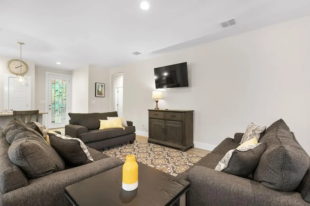 Living room in Pristine 3-bedroom Home Near Canyon Lake!