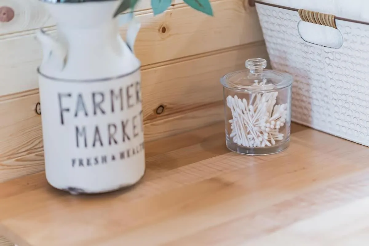 Other in Fancy Cabin Right on Main St!