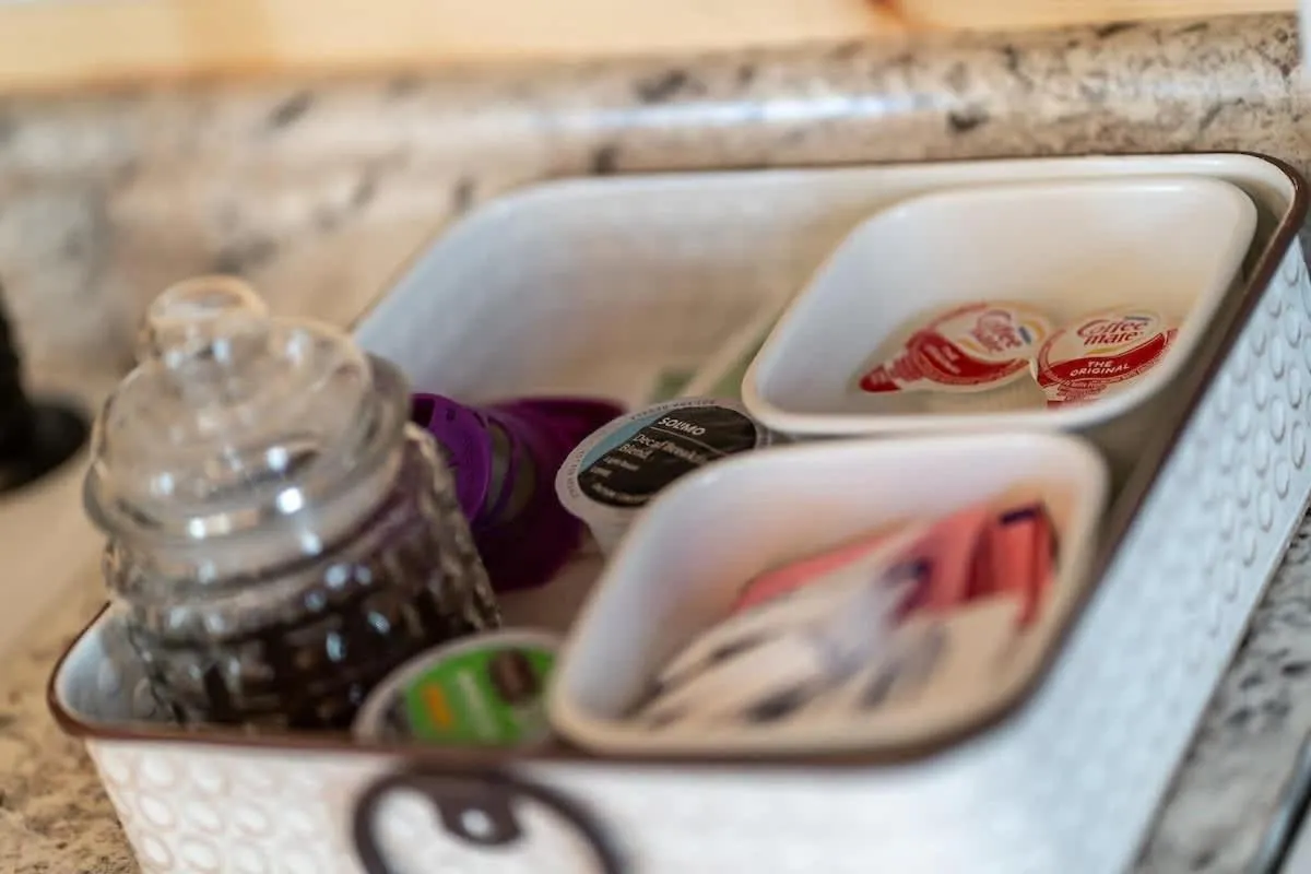 Food and drinks in Fancy Cabin Right on Main St!