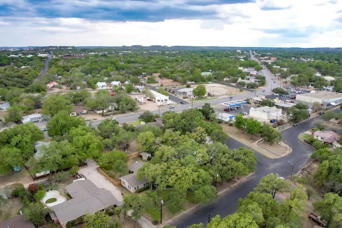Property building in The Billie Goat Haus - Hot Tub -Steps to Main St!