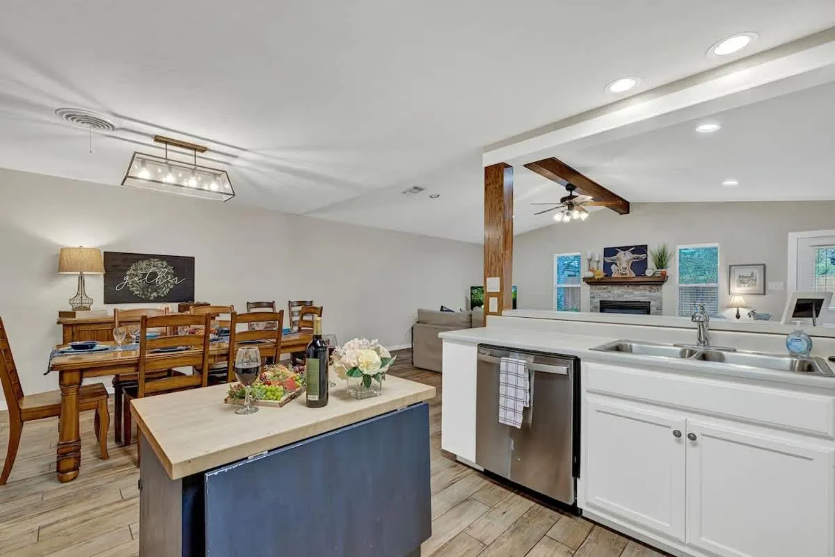 Kitchen or kitchenette in The Billie Goat Haus - Hot Tub -Steps to Main St!