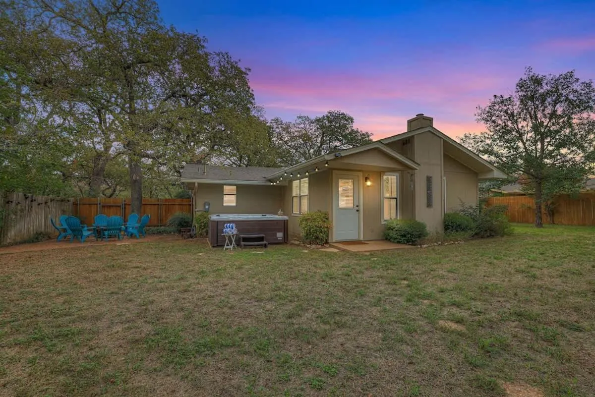 Property building in The Billie Goat Haus - Hot Tub -Steps to Main St!