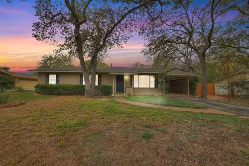 The Billie Goat Haus - Hot Tub -Steps to Main St!