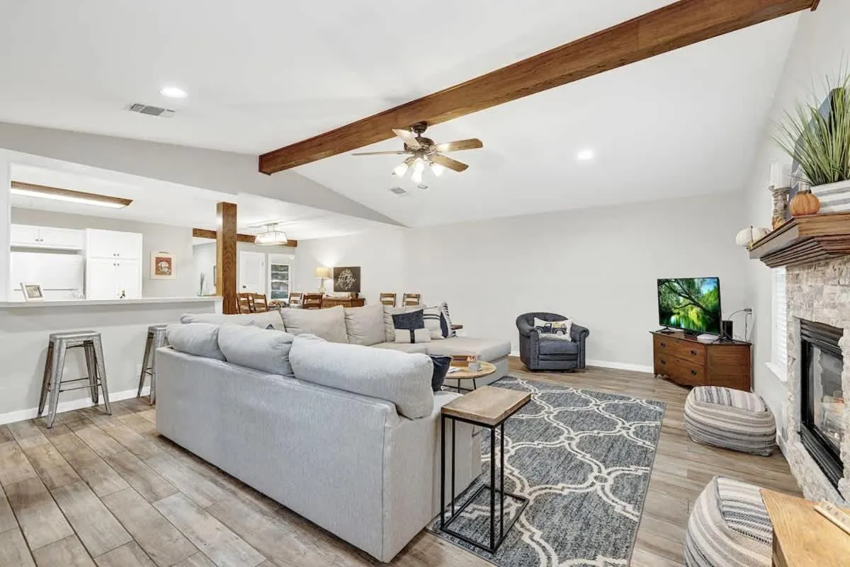 Living room in The Billie Goat Haus - Hot Tub -Steps to Main St!