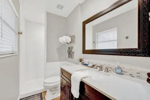 The Billie Goat Haus - Hot Tub -Steps to Main St!