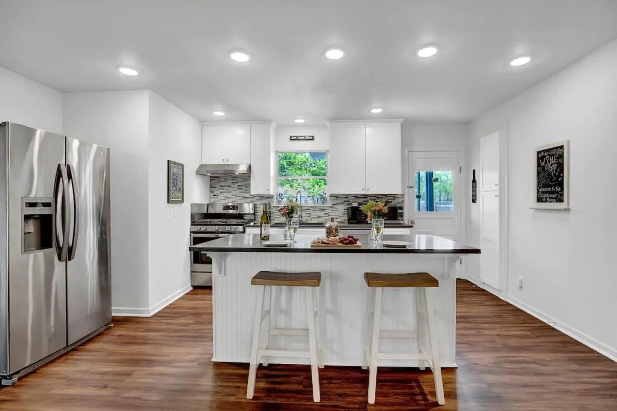 Gorgeous Bluebonnet House with Deck and Fire Pit