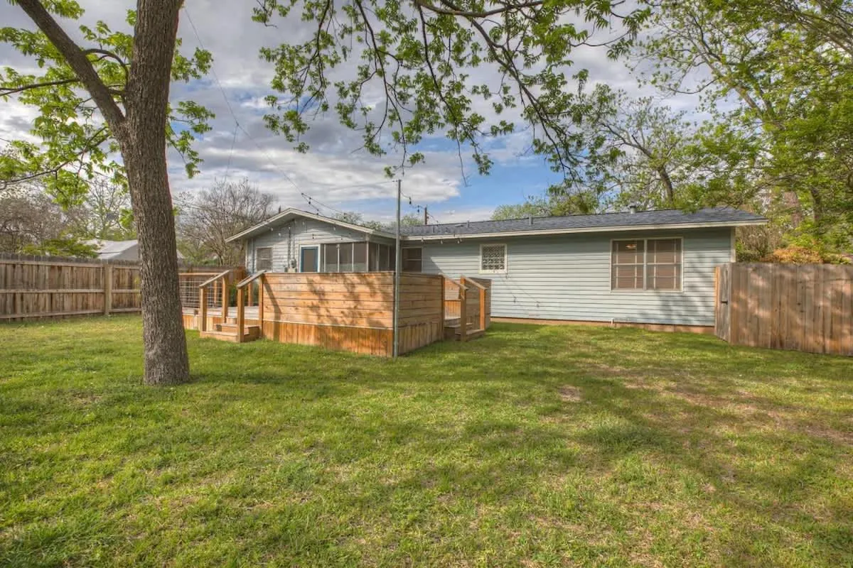 Gorgeous Bluebonnet House with Deck and Fire Pit