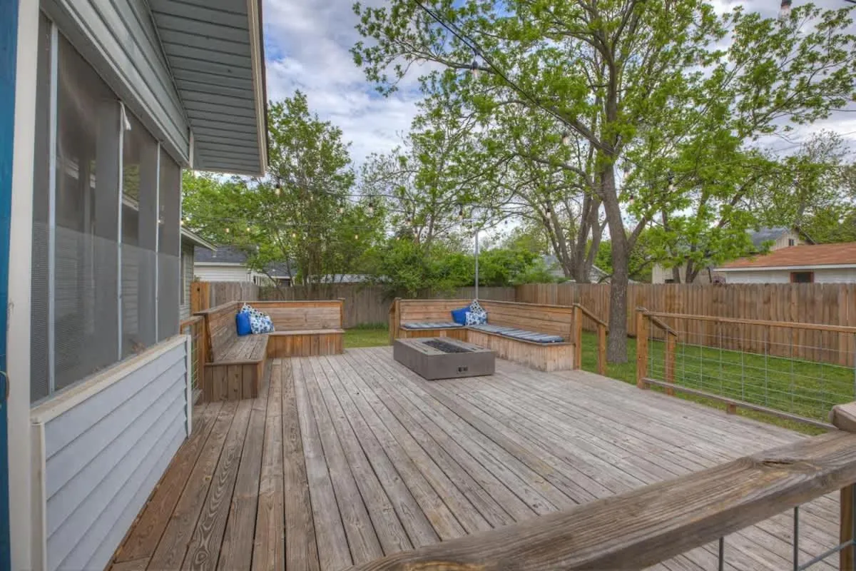 Gorgeous Bluebonnet House with Deck and Fire Pit