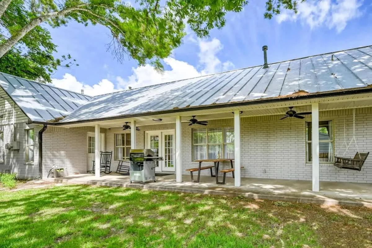 Property building in Luxury Haus - GREAT Backyard, Firepit, Bocce Ball!