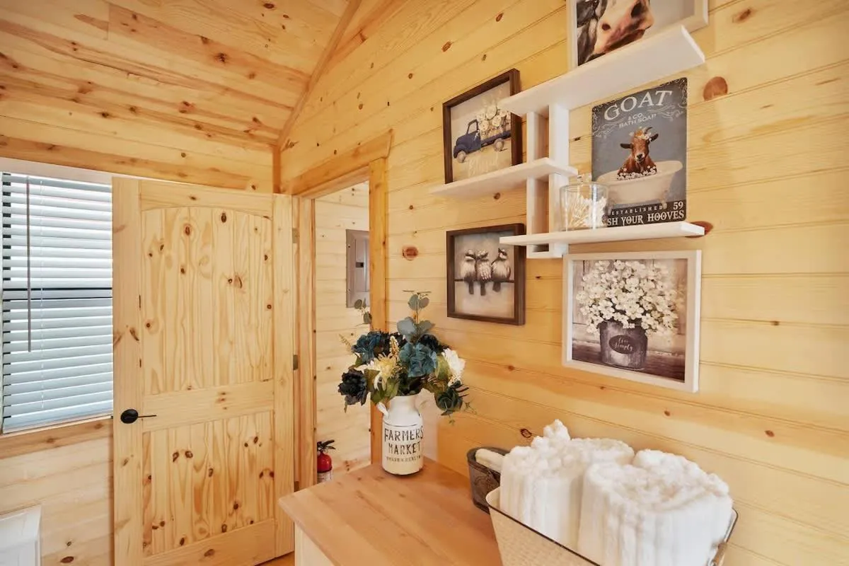 Bathroom in Stunning Cabin Right on Main St!