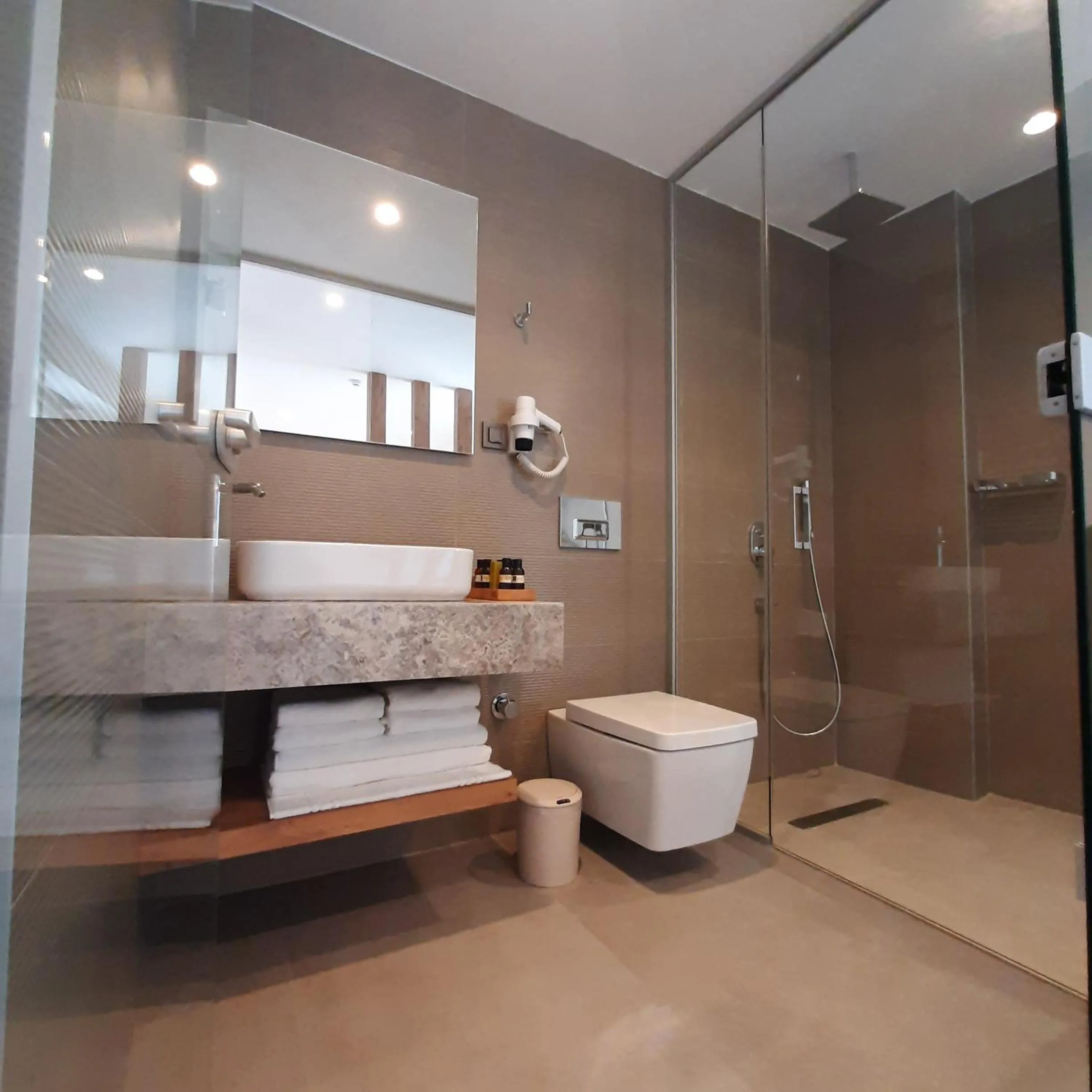 Bathroom in Nilus Urla