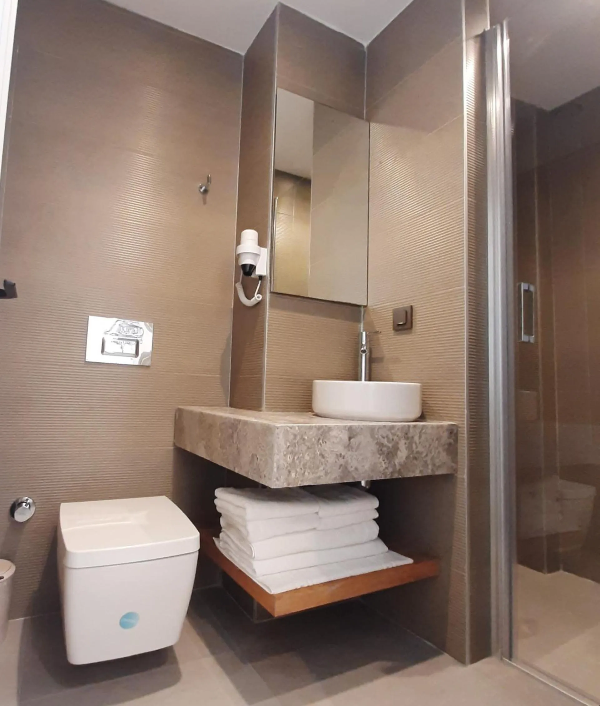 Bathroom in Nilus Urla