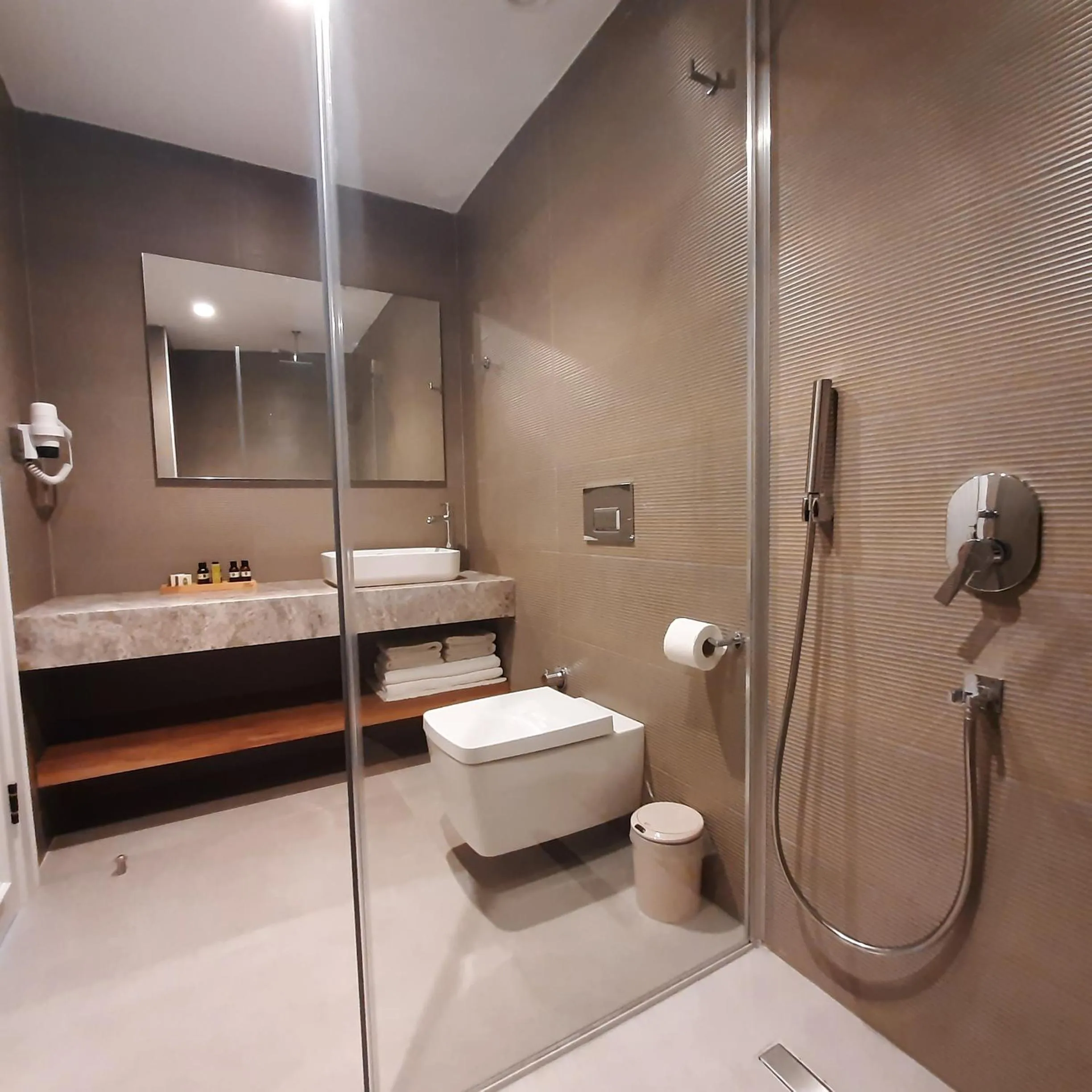 Bathroom in Nilus Urla