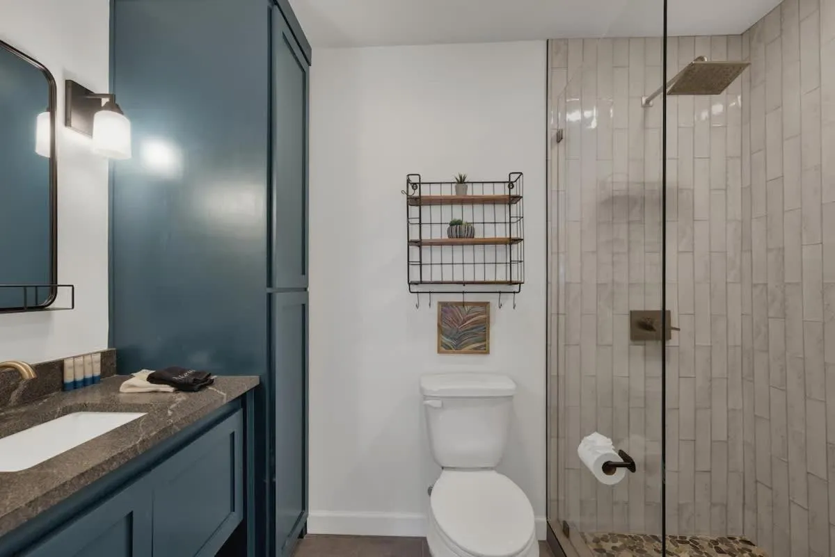 Toilet in Elegant and Stylish Glenmoor Abode - 5 min to Town