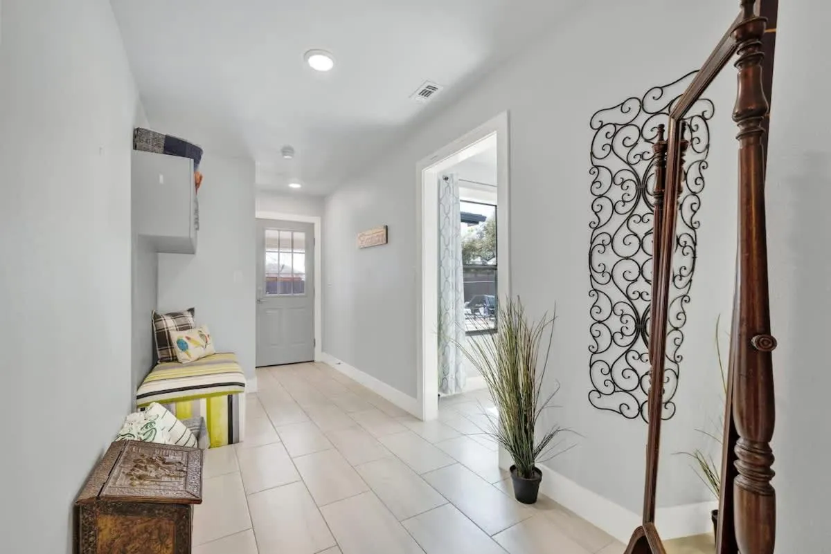 Decorative detail in Das Weinhaus Pool & Hot Tub - Walk to Main St