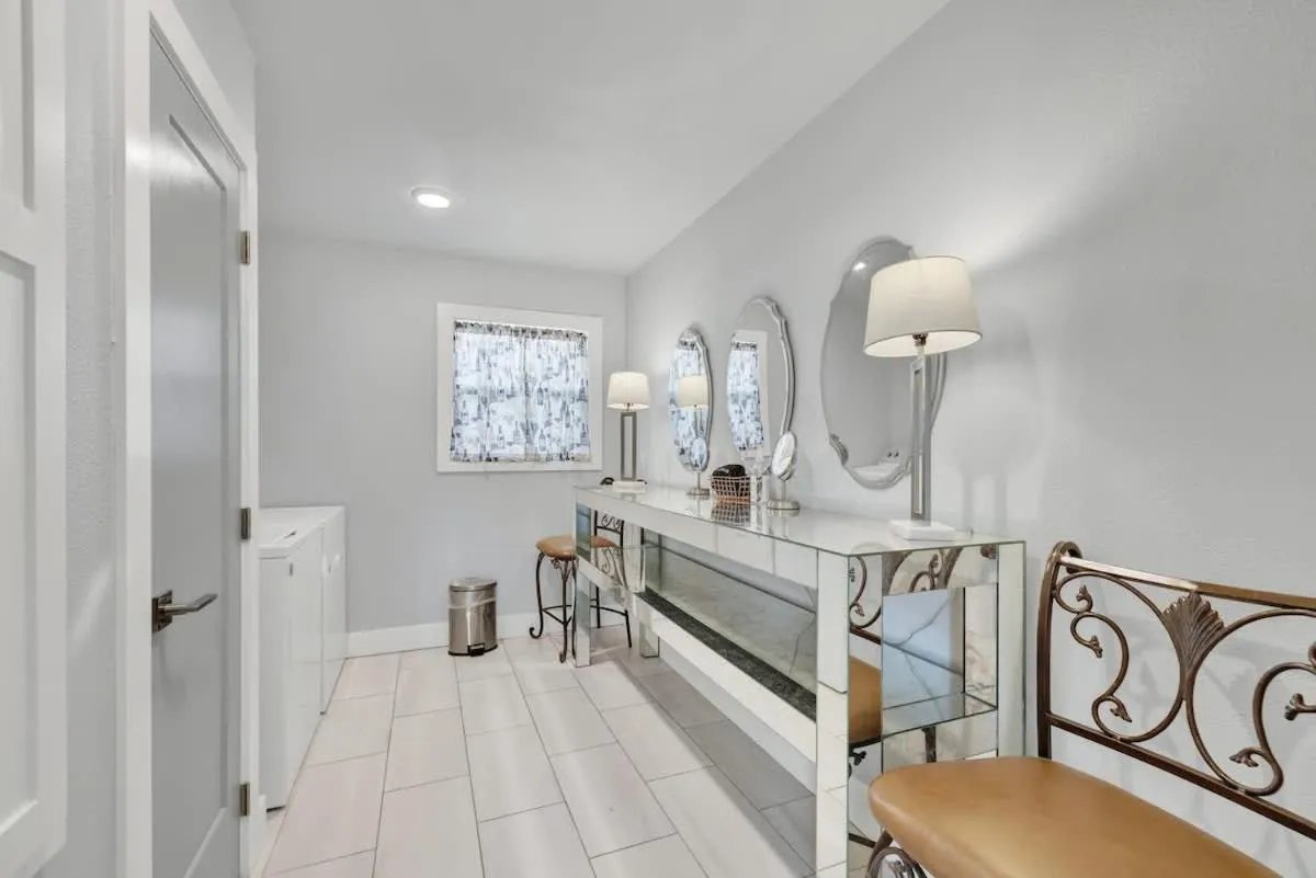 Other in Das Weinhaus Pool & Hot Tub - Walk to Main St