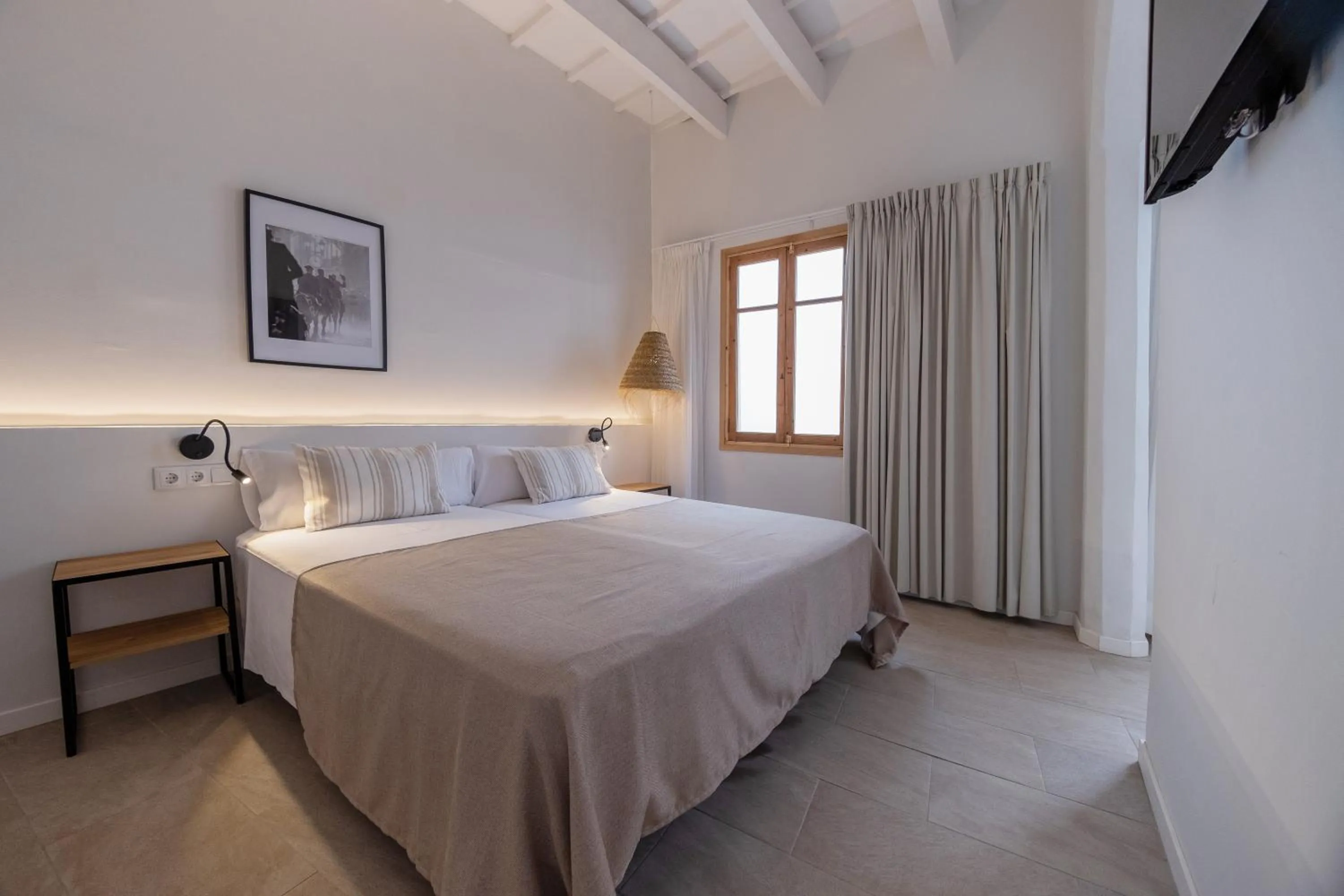 TV and multimedia, Bed in Tres Tocs