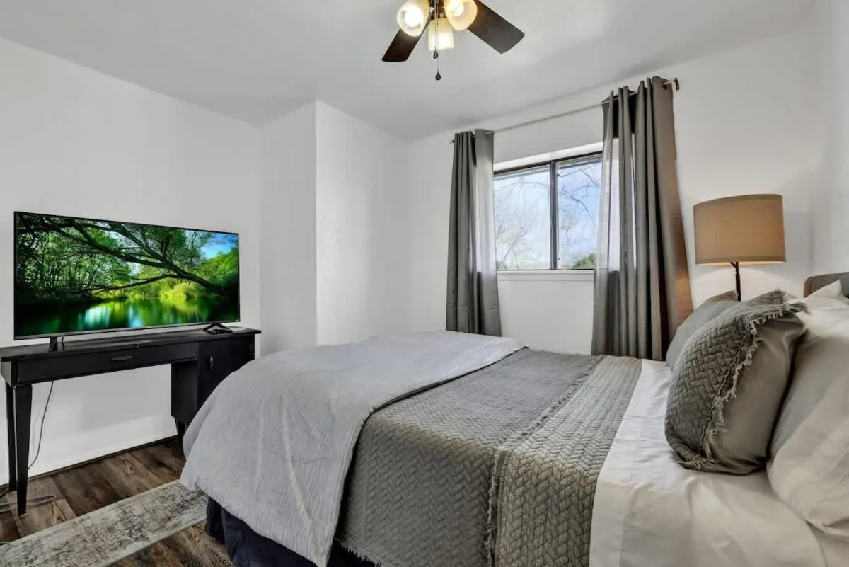 Bed in Bayer Guest Haus-Hot Tub and Fire Pit