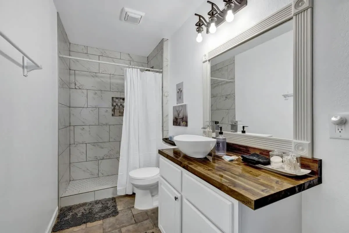 Bathroom in Bayer Guest Haus-Hot Tub and Fire Pit