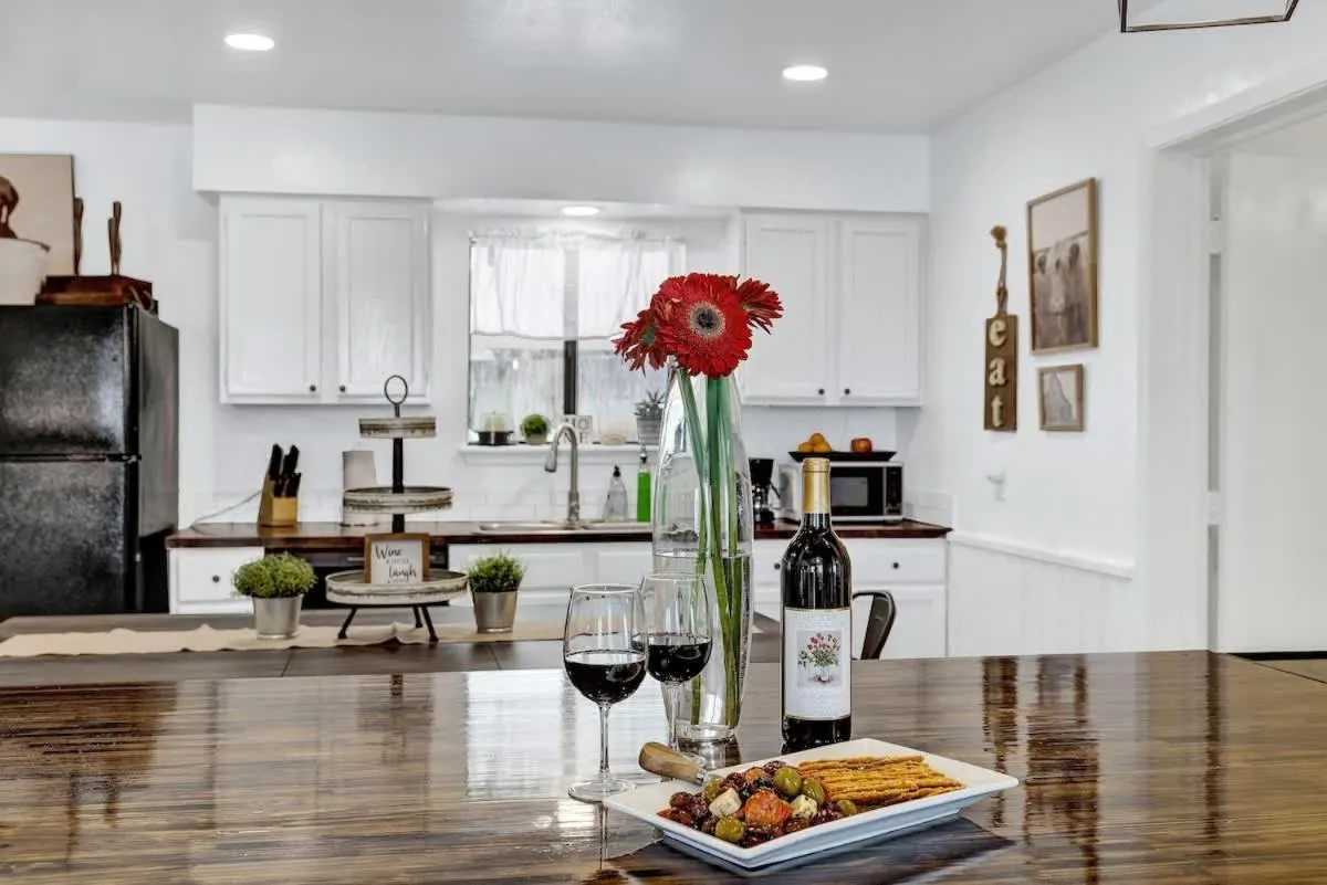 Dining area in Bayer Guest Haus-Hot Tub and Fire Pit