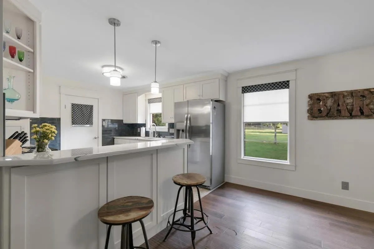 Kitchen or kitchenette in Gorgeous Home with Grill 5Min from MainSt!