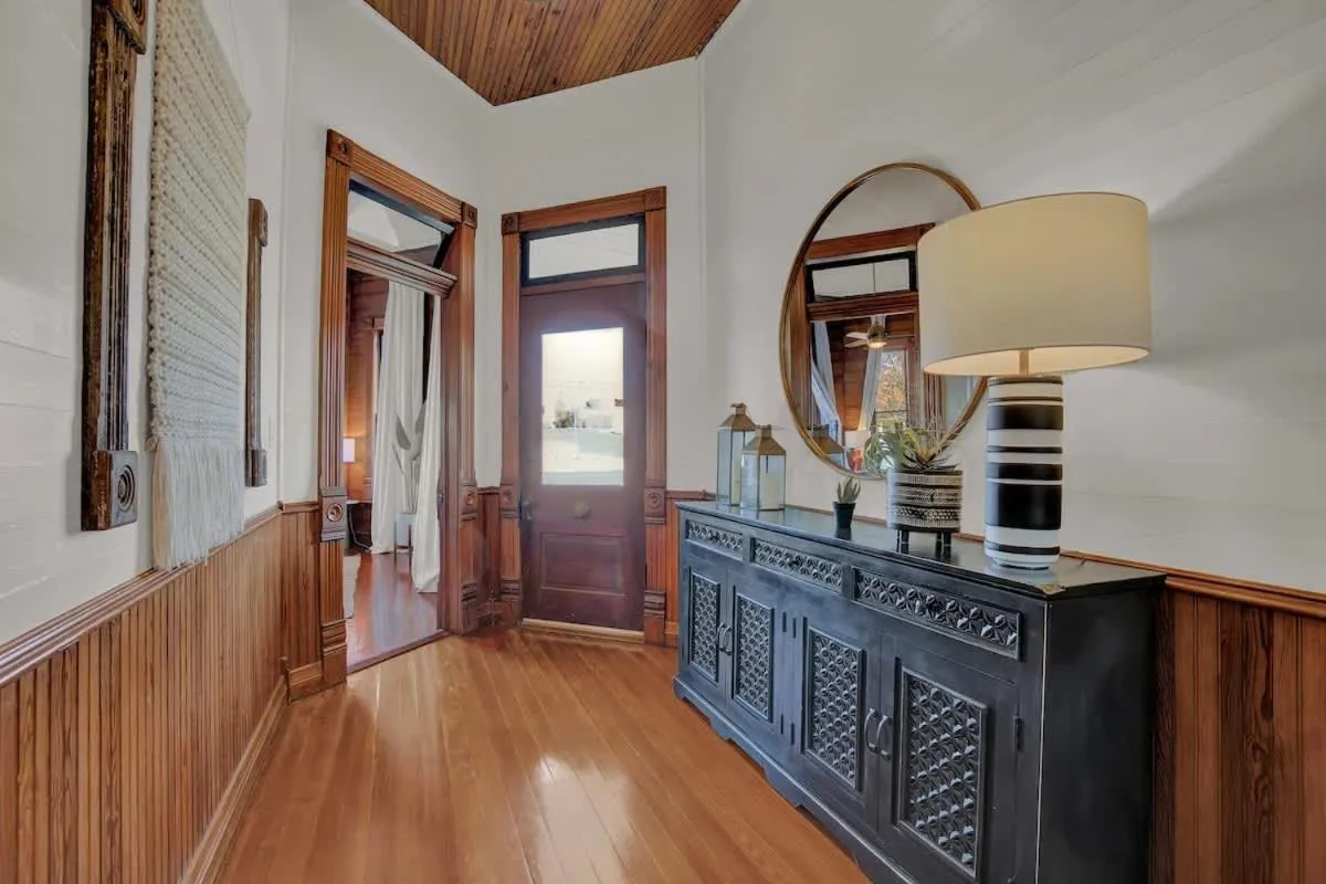 Living room in Gorgeous Home 1 Blk from Main with Hot Tub & Fire Pit!