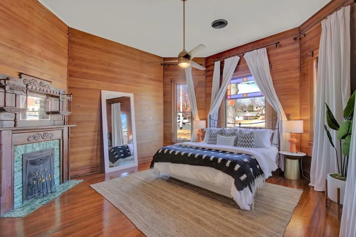 Bed in Gorgeous Home 1 Blk from Main with Hot Tub & Fire Pit!