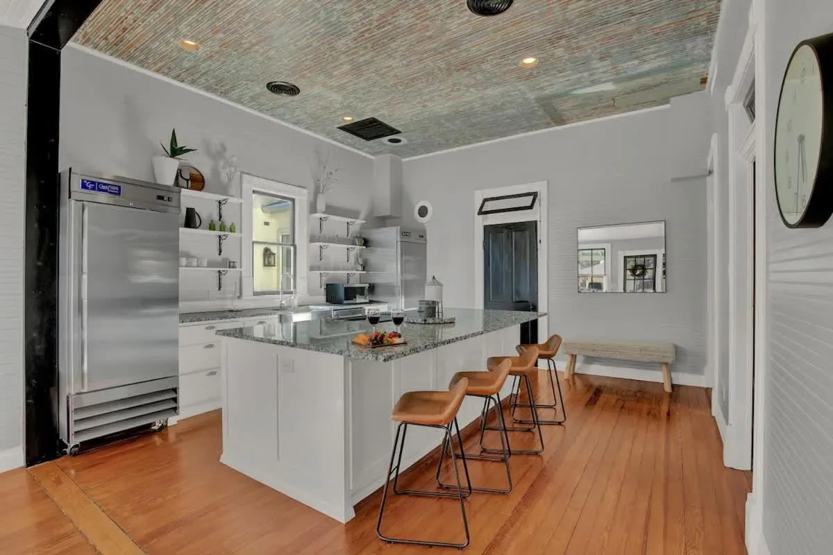 Kitchen or kitchenette in Gorgeous Home 1 Blk from Main with Hot Tub & Fire Pit!