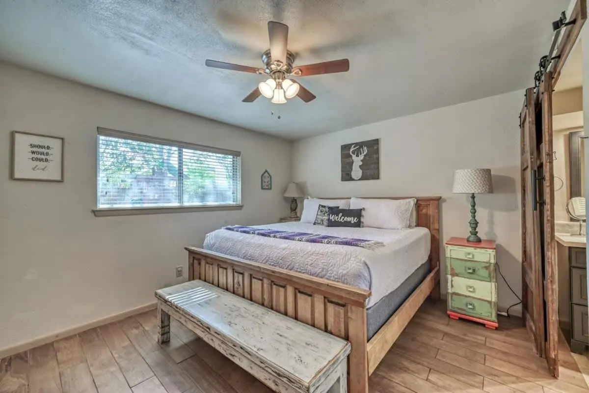 Bed in Kerrville Hidden Gem with Firepit and Grill - Great Location