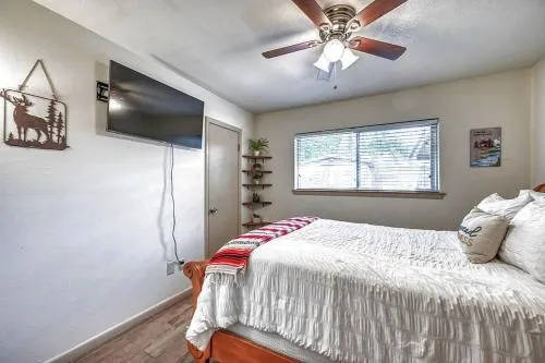 Kerrville Hidden Gem with Firepit and Grill - Great Location