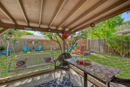 Kerrville Hidden Gem with Firepit and Grill - Great Location