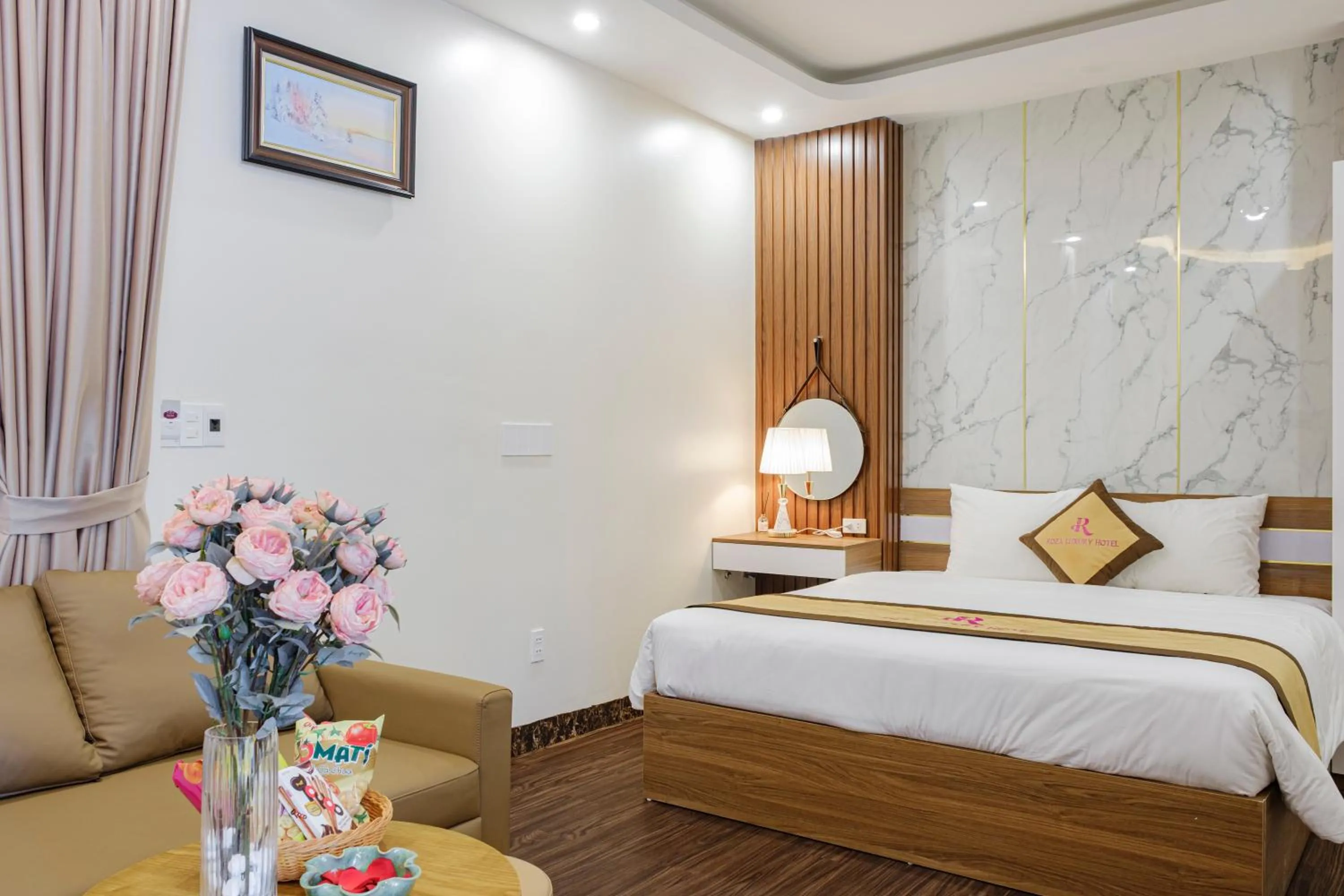 Bed in Roza Palace Cat Ba