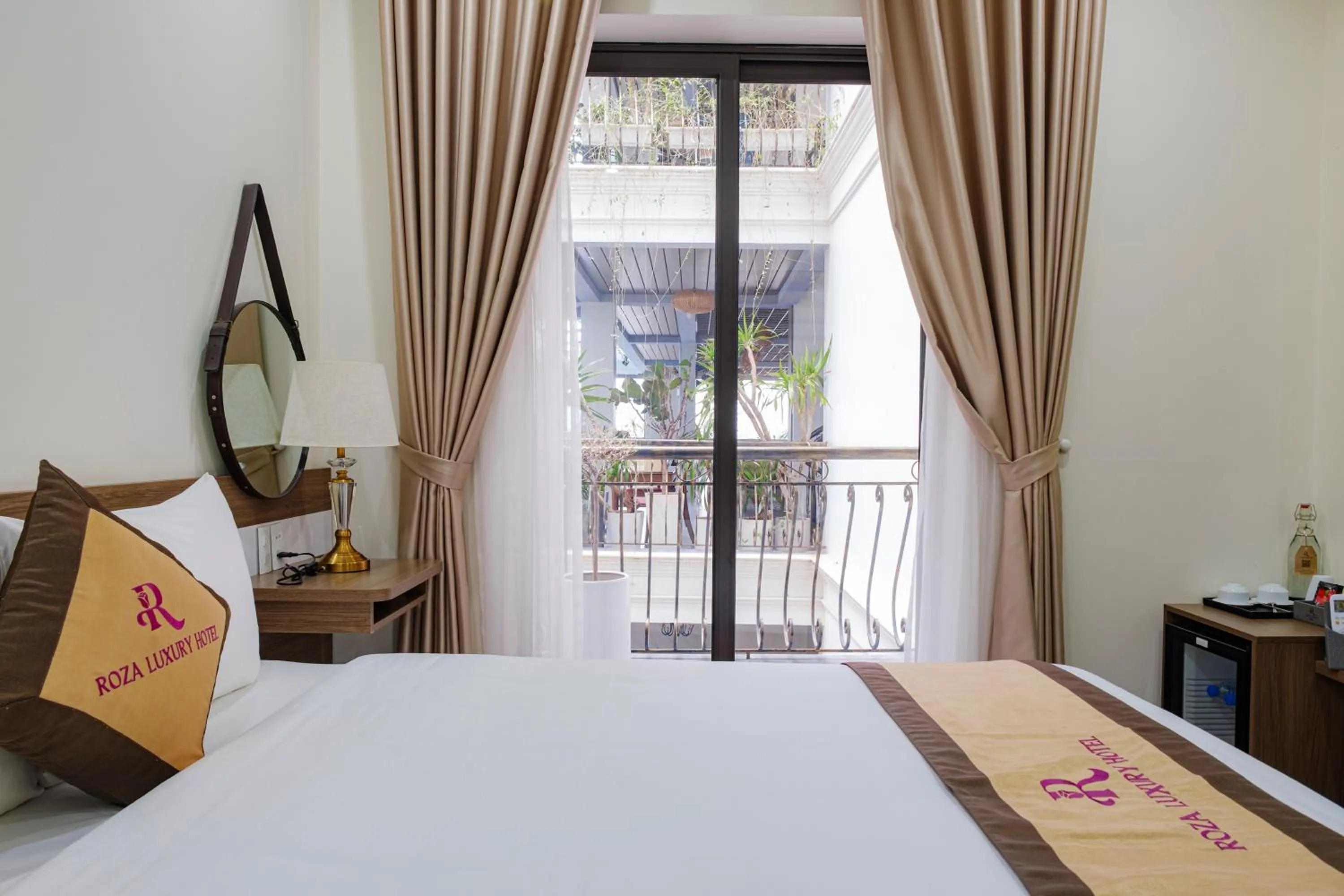 Bed in Roza Palace Cat Ba