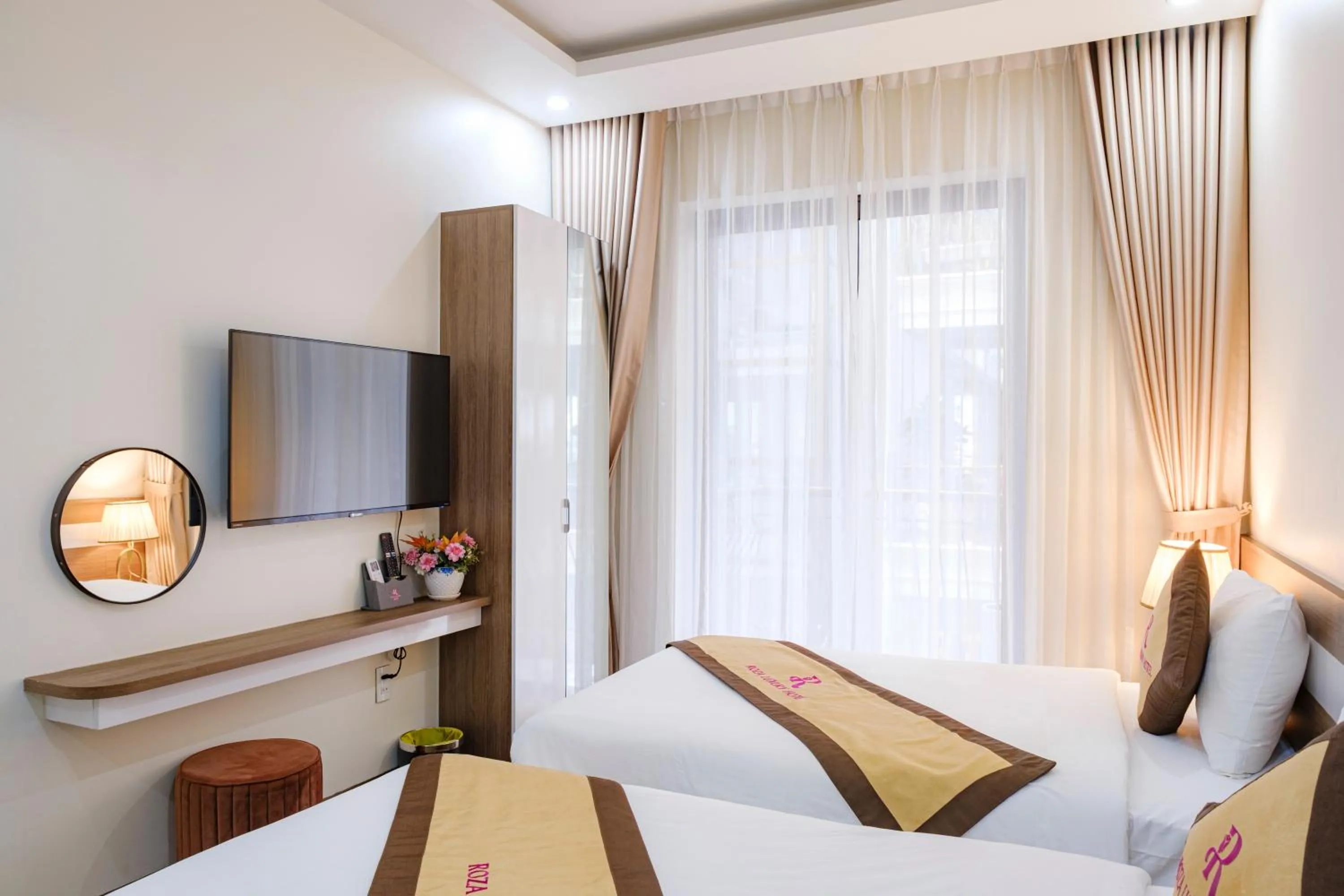 Bed in Roza Palace Cat Ba