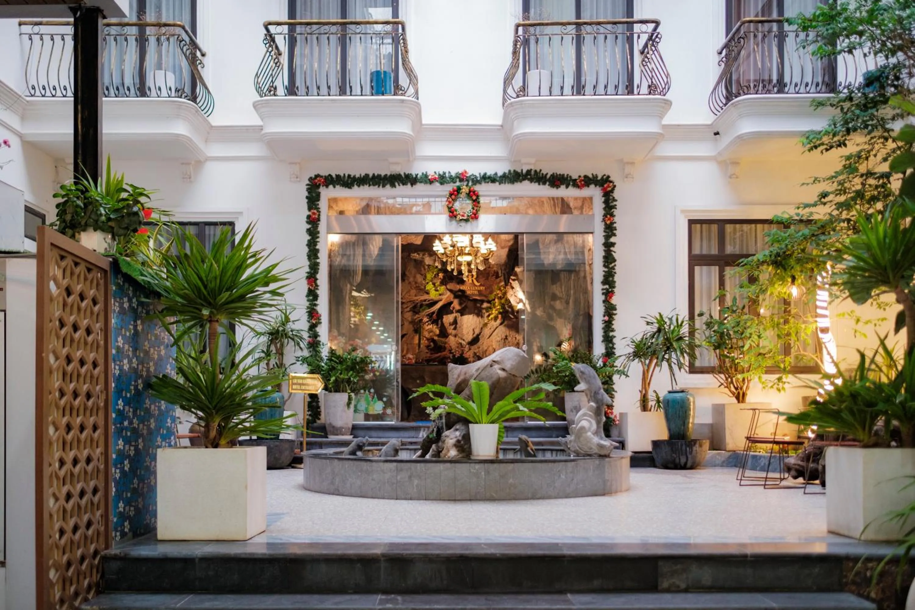 Lobby or reception in Roza Palace Cat Ba