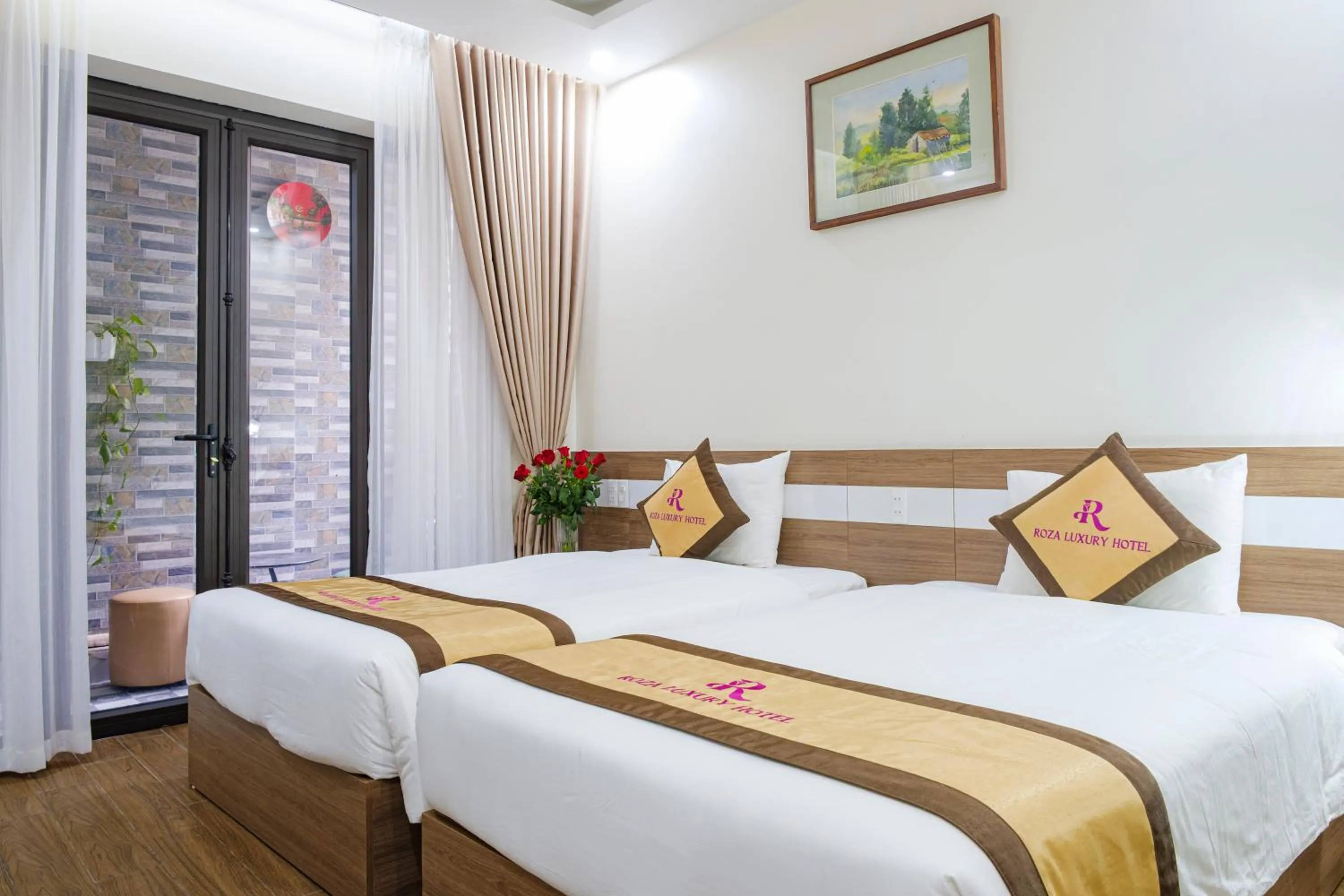 Bed in Roza Palace Cat Ba