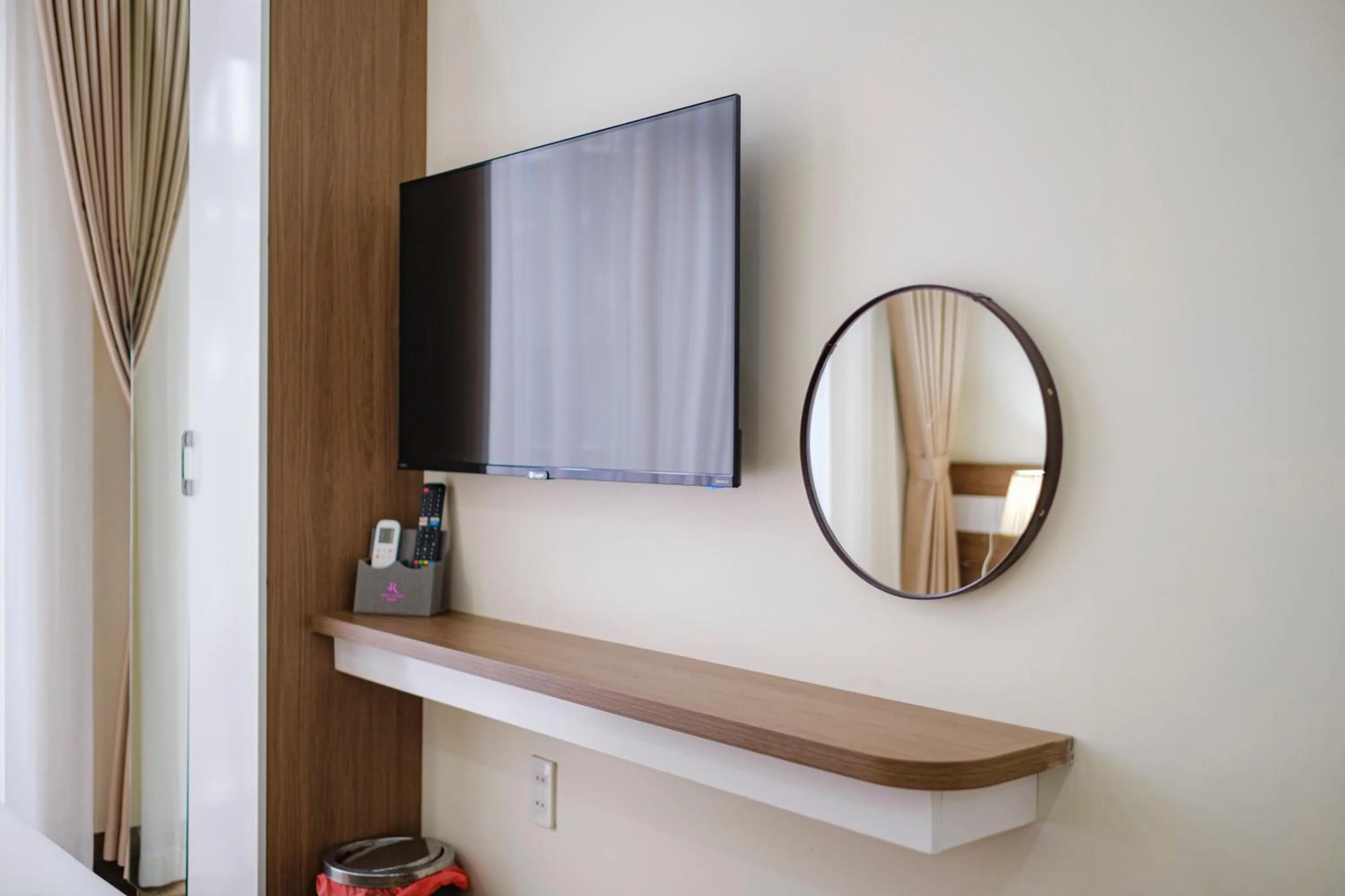 TV and multimedia in Roza Palace Cat Ba