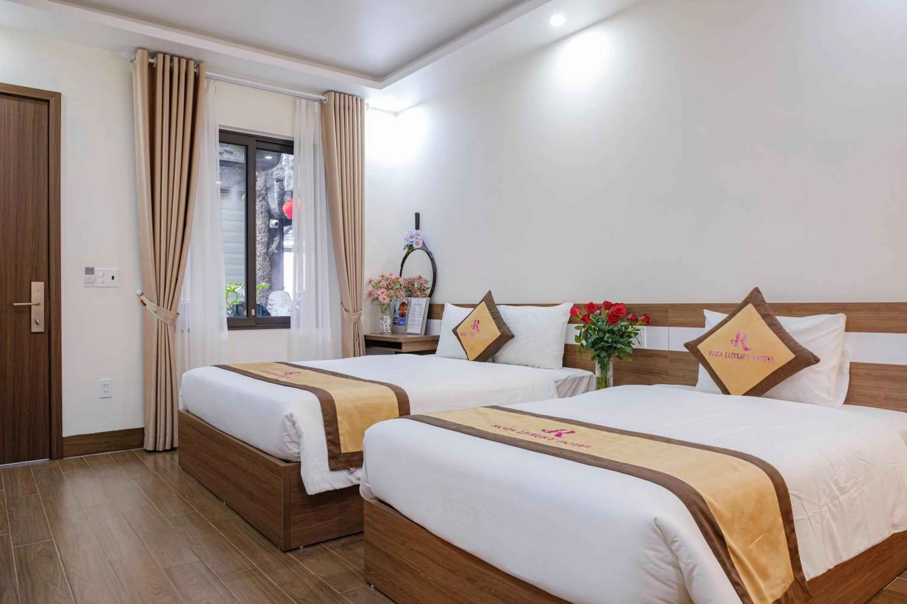 Bed in Roza Palace Cat Ba