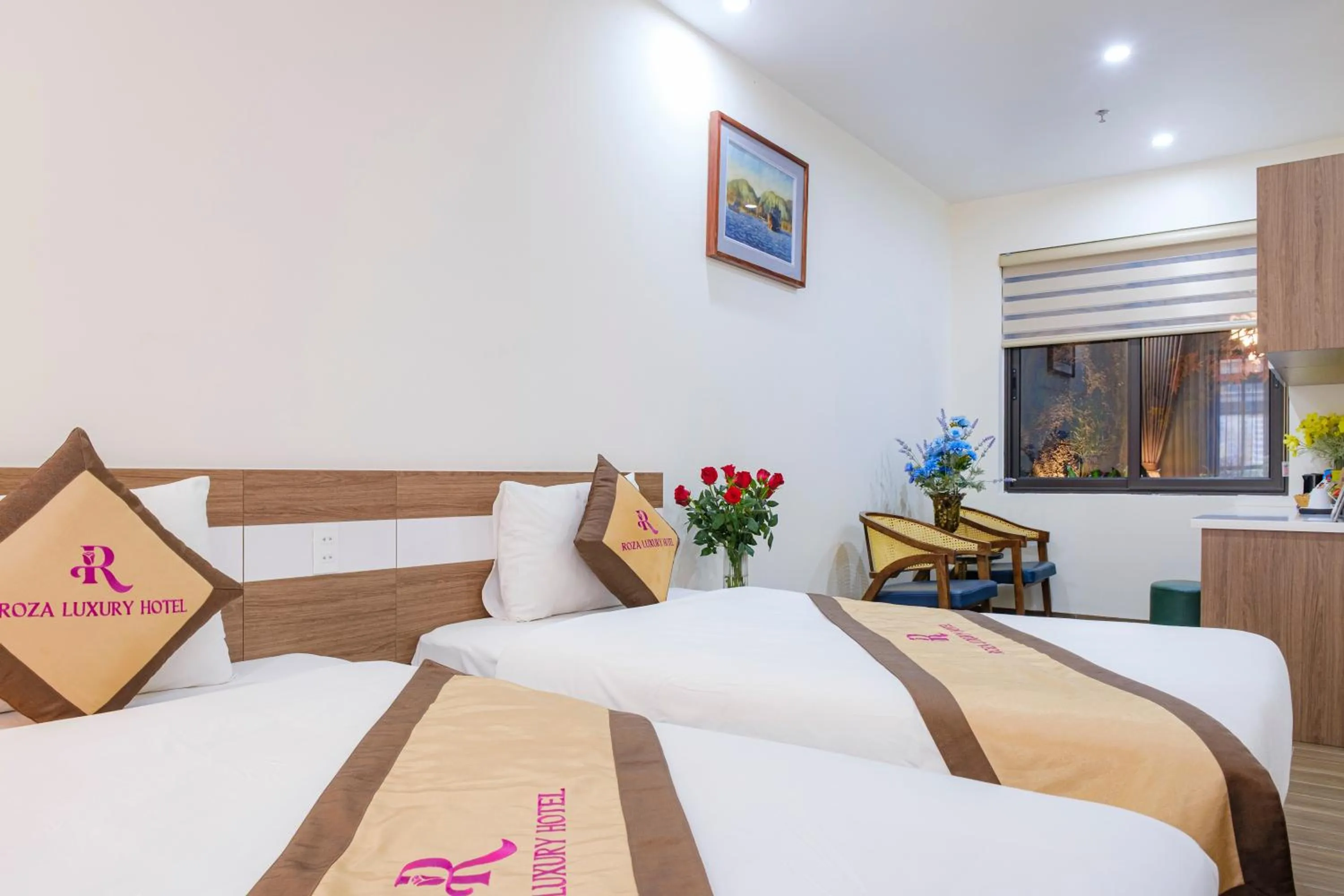 Bed in Roza Palace Cat Ba