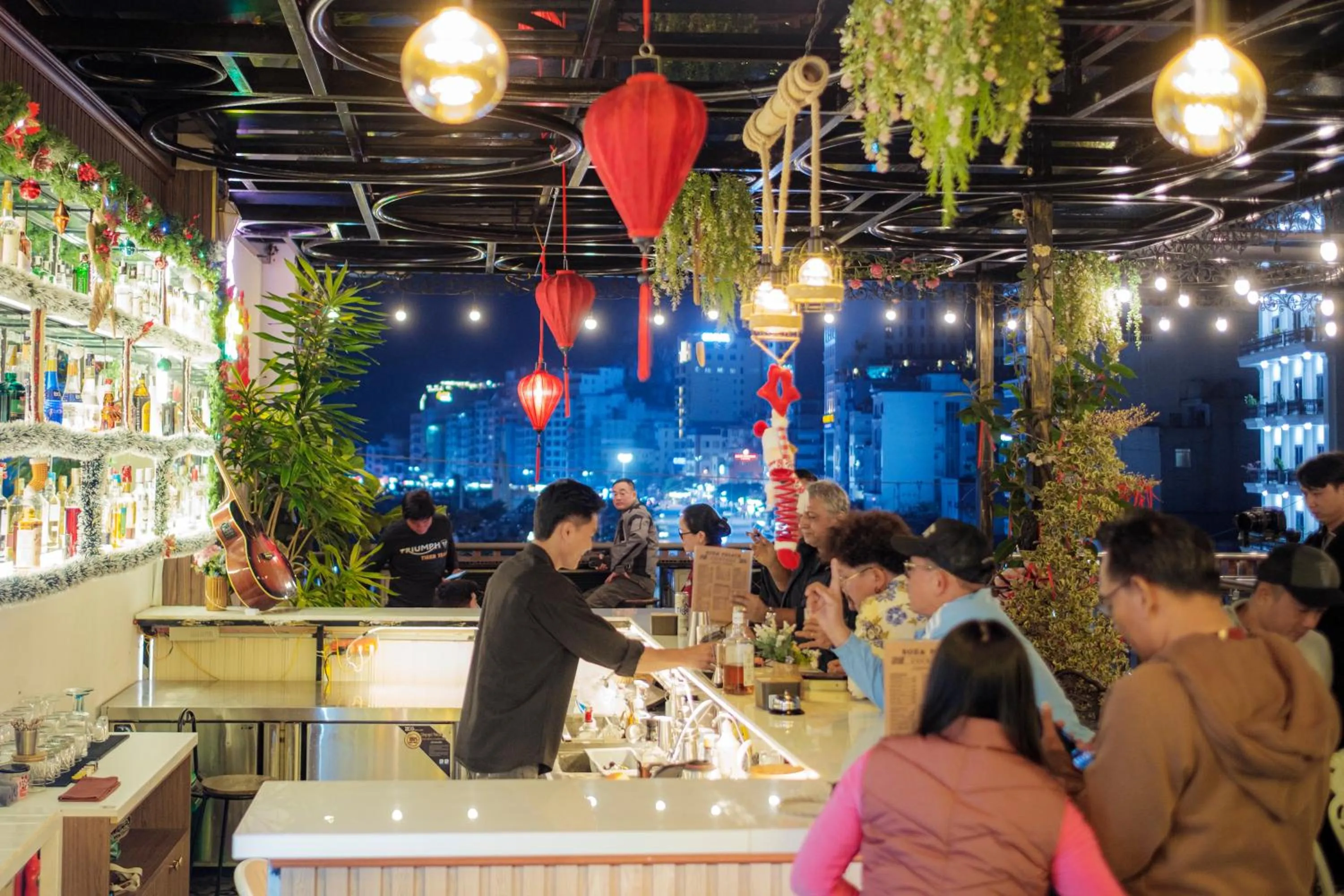 Lounge or bar in Roza Palace Cat Ba