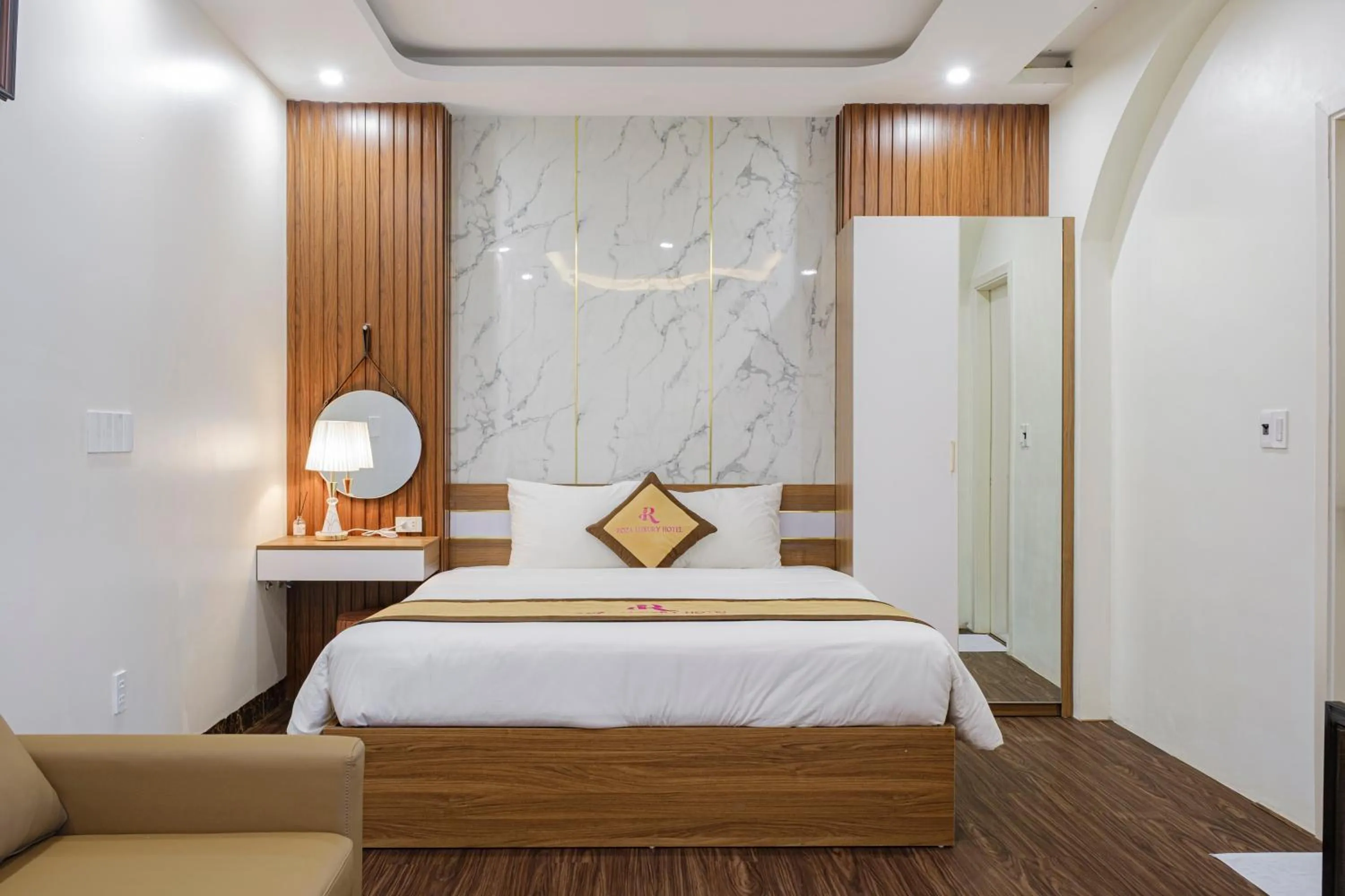 Bed in Roza Palace Cat Ba