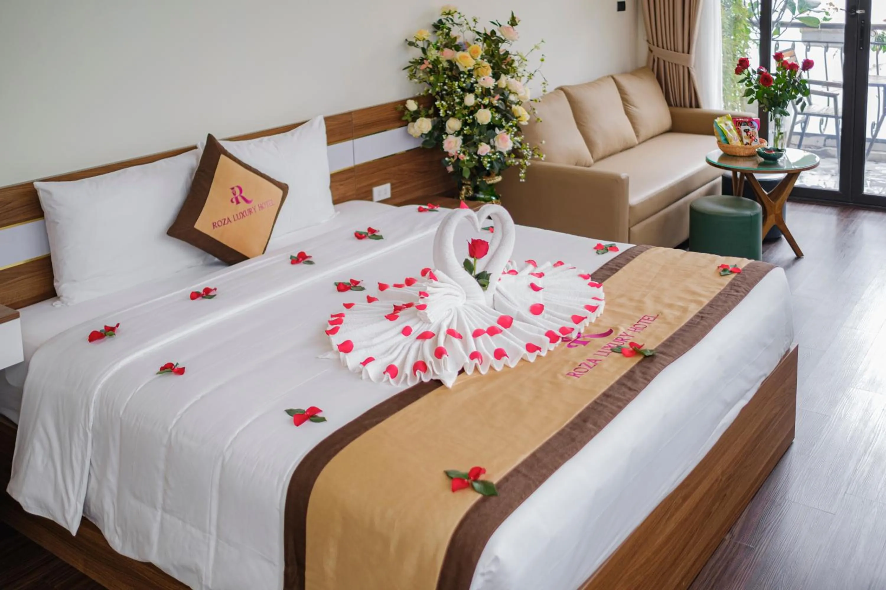 Bed in Roza Palace Cat Ba