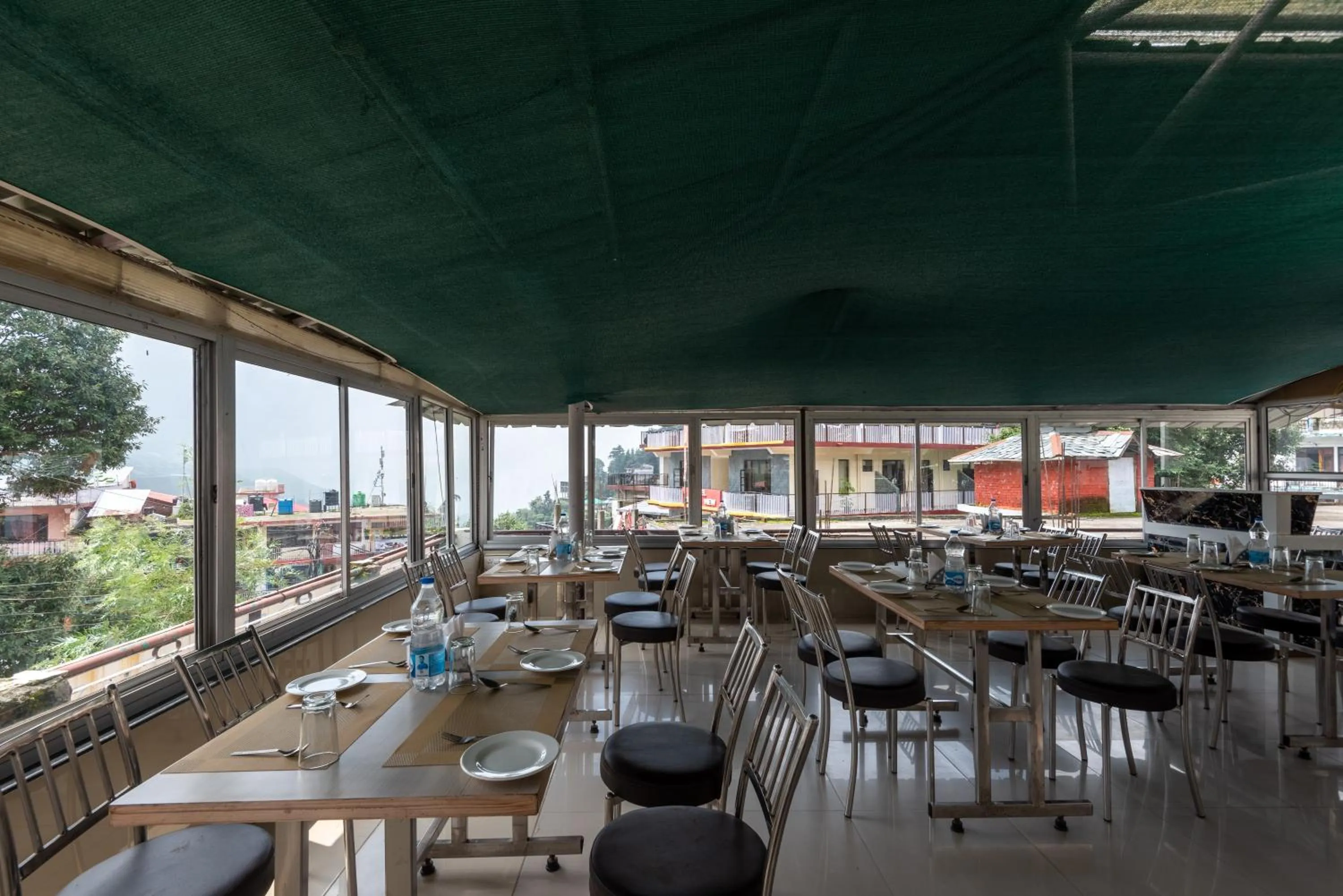 Restaurant/Places to Eat in Meghavan Resort By DLS Hotels