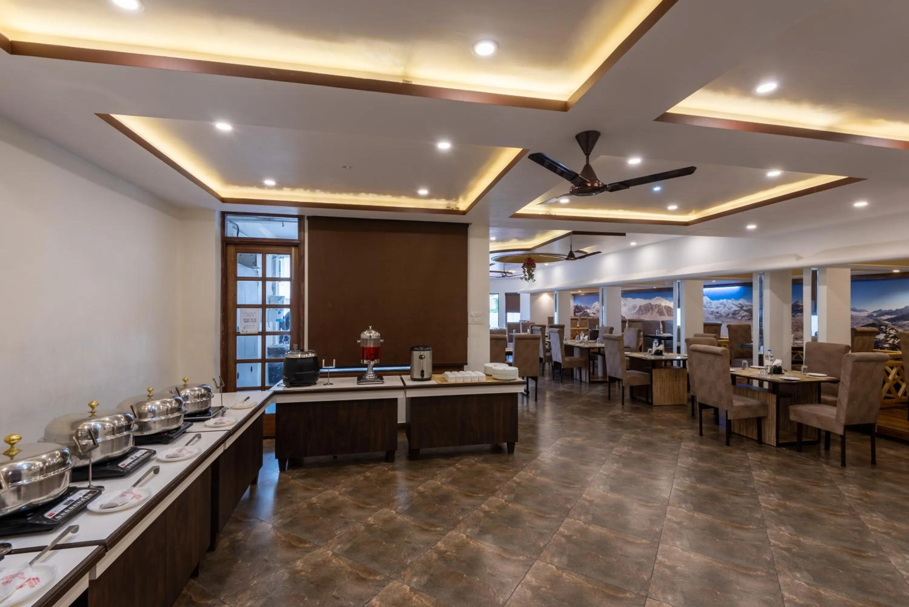 Restaurant/Places to Eat in Meghavan Resort By DLS Hotels